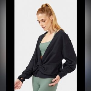 Excellent Condition Manduka Wide Open Black Pullover Size Small